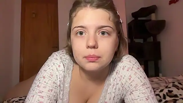 Snapshot of softari chatting on May 2026 01:05:01 PM softari online show from May 2026 01:05:01 PM
