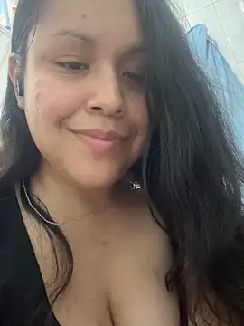 Snapshot of KeniaLuna chatting on April 2026 12:45:02 AM KeniaLuna online show from April 2026 12:45:02 AM