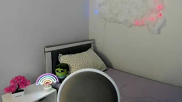 Snapshot of kitsune_luu chatting on May 2026 11:04:02 AM kitsune luu online show from May 2026 11:04:02 AM