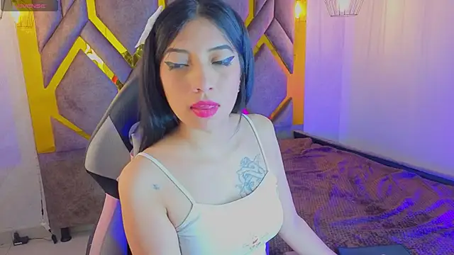 Snapshot of Ey_Im_simone_ chatting on May 2026 01:51:02 PM Ey Im simone online show from May 2026 01:51:02 PM