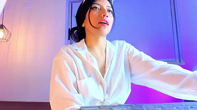 Ey Im simone  online show from June 2026 12:20:01 PM
