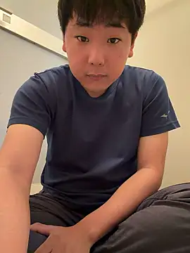 YuuYuu 010 online show from May 2026 11:54:01 PM
