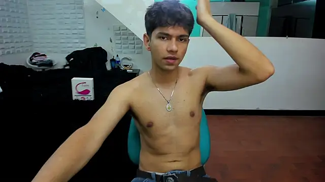 Snapshot of Erick_hot12 chatting on May 2026 08:05:02 PM Erick hot12 online show from May 2026 08:05:02 PM