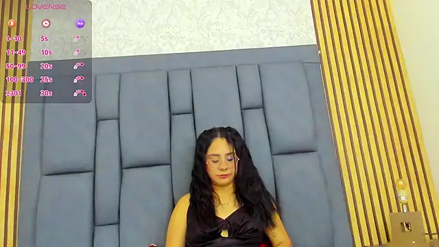Snapshot of anne_adeline chatting on May 2026 11:18:01 AM anne adeline online show from May 2026 11:18:01 AM