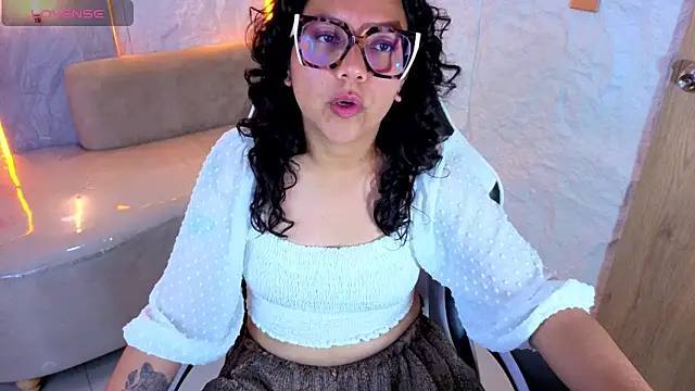Snapshot of Violeta_Moon_Tx chatting on May 2026 10:59:02 PM Violeta Moon Tx online show from May 2026 10:59:02 PM