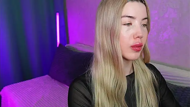 Snapshot of LindaThackerr chatting on May 2026 10:09:02 AM LindaThackerr online show from May 2026 10:09:02 AM