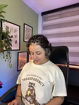 Lusiana   online show from May 2026 12:35:01 PM