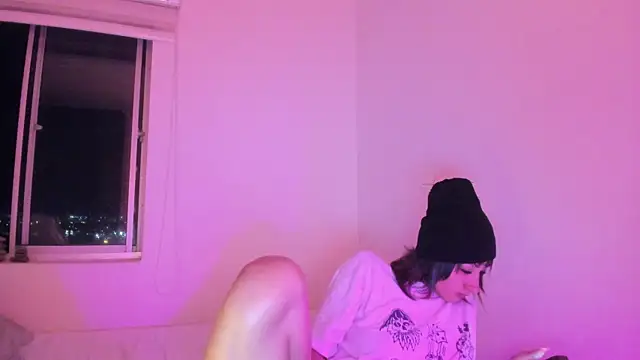 Snapshot of vandalovee_ chatting on May 2026 11:55:01 PM vandalovee online show from May 2026 11:55:01 PM
