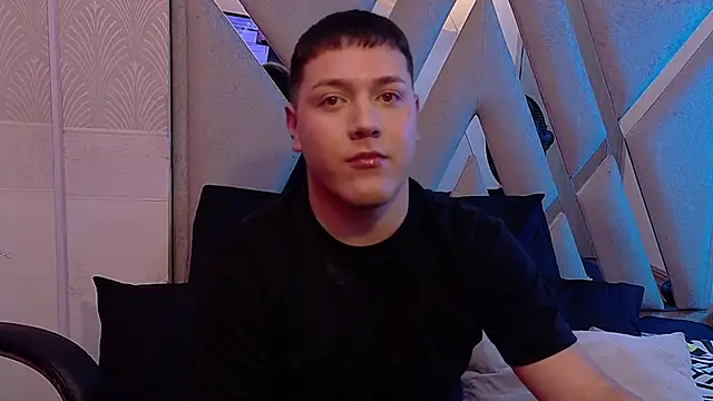 Snapshot of Maxi_Grey chatting on May 2026 09:09:02 PM Maxi Grey online show from May 2026 09:09:02 PM