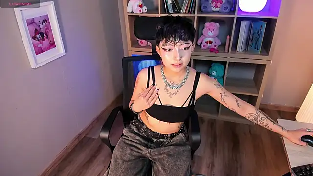Snapshot of shiny_wolf chatting on June 2026 08:46:01 PM shiny wolf online show from June 2026 08:46:01 PM