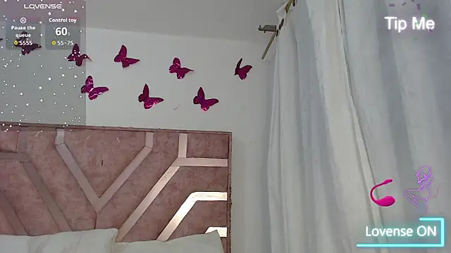 Snapshot of roxy-fox chatting on May 2026 01:45:01 AM roxy-fox online show from May 2026 01:45:01 AM