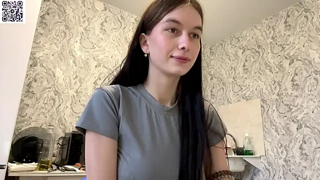 Snapshot of HinaDesire chatting on May 2026 04:01:02 PM HinaDesire online show from May 2026 04:01:02 PM