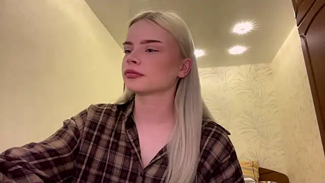 Snapshot of ShainaJoens chatting on May 2026 05:51:02 PM ShainaJoens online show from May 2026 05:51:02 PM