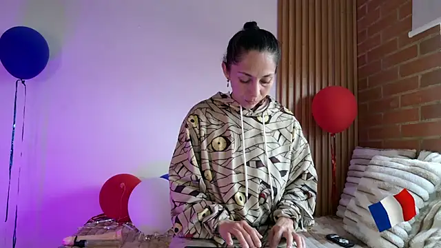 alissonandree online show from July 2026 05:04:02 PM