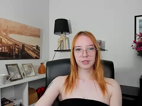 Snapshot of foxSonya chatting on May 2026 05:47:01 AM foxSonya online show from May 2026 05:47:01 AM