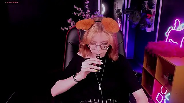Snapshot of FoxxyyPolly chatting on June 2026 06:15:02 AM FoxxyyPolly online show from June 2026 06:15:02 AM