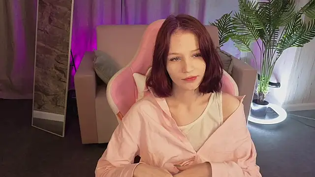 Snapshot of AliceJohansone chatting on May 2026 01:25:01 AM AliceJohansone online show from May 2026 01:25:01 AM