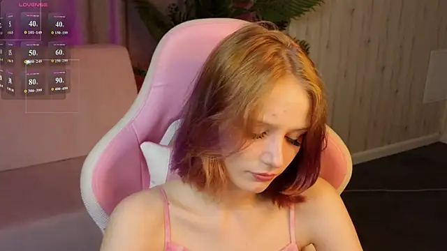 Snapshot of AliceJohansone chatting on June 2026 01:41:02 AM AliceJohansone online show from June 2026 01:41:02 AM