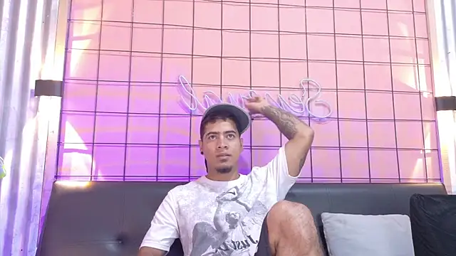 Snapshot of criss_hardcock_ chatting on May 2026 01:16:02 PM criss hardcock online show from May 2026 01:16:02 PM