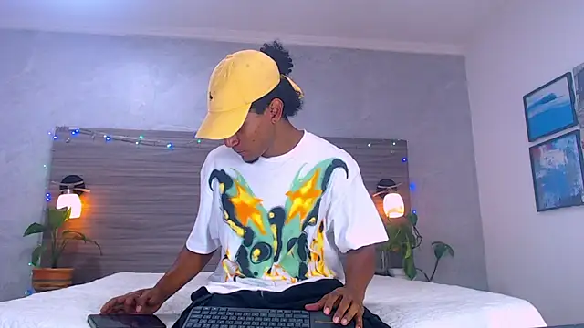 Snapshot of Dilan_Hall chatting on June 2026 07:35:02 PM Dilan Hall online show from June 2026 07:35:02 PM