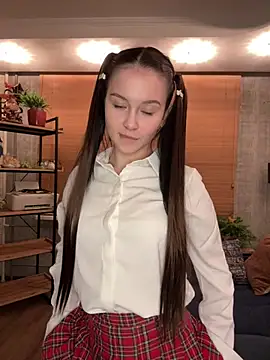 Snapshot of EvaHearts chatting on May 2026 09:31:01 PM EvaHearts online show from May 2026 09:31:01 PM