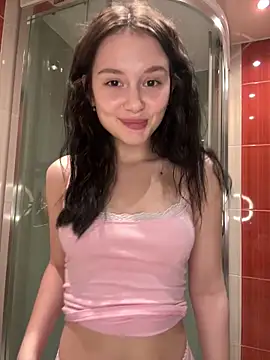 Snapshot of EvaHearts chatting on May 2026 11:14:02 PM EvaHearts online show from May 2026 11:14:02 PM
