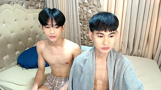 Snapshot of UrcutieguyxLover chatting on May 2026 05:40:02 PM UrcutieguyxLover online show from May 2026 05:40:02 PM