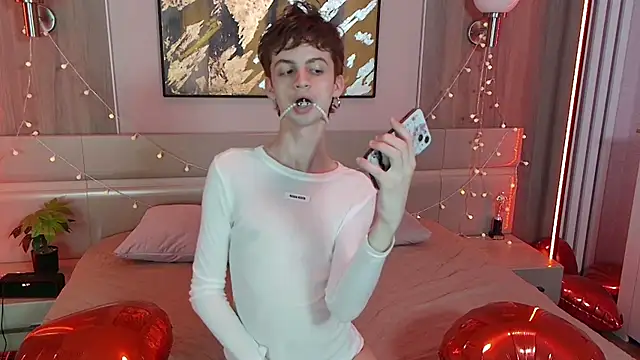 Snapshot of Bimbo_boy_ chatting on May 2026 01:28:01 PM Bimbo boy online show from May 2026 01:28:01 PM