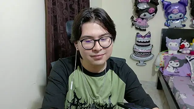 Snapshot of kuromi_boy chatting on June 2026 01:17:02 AM kuromi boy online show from June 2026 01:17:02 AM