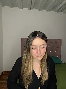 Sarisloves online show from May 2026 08:58:01 PM