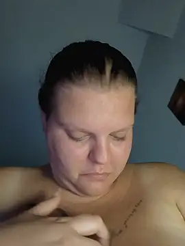 Snapshot of BadMommyyyyy chatting on July 2026 09:04:02 AM BadMommyyyyy online show from July 2026 09:04:02 AM