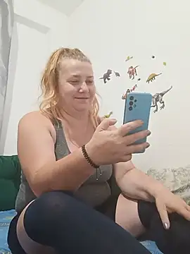 JuliaBestX online show from July 2026 11:40:01 PM