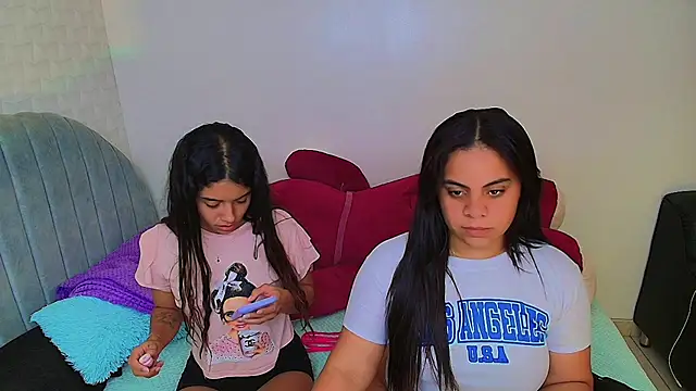your favorite girls online show from June 2026 04:52:02 PM