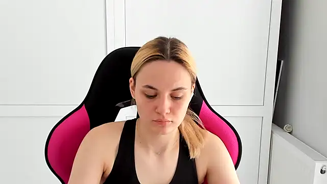 Snapshot of Emma_starrs_ chatting on May 2026 11:50:01 AM Emma starrs online show from May 2026 11:50:01 AM
