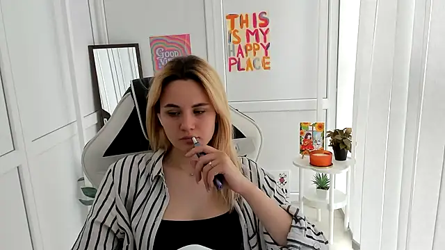 Snapshot of Emma_starrs_ chatting on June 2026 06:45:02 AM Emma starrs online show from June 2026 06:45:02 AM