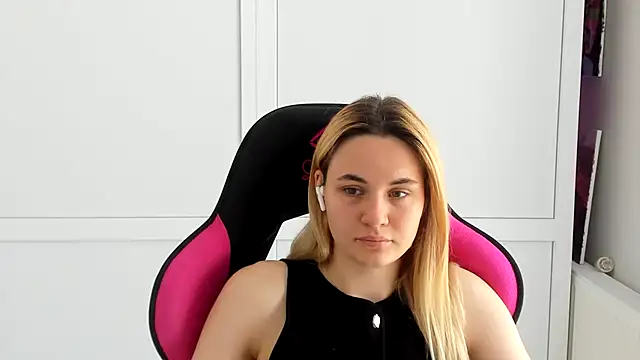 Snapshot of Emma_starrs_ chatting on June 2026 12:36:02 PM Emma starrs online show from June 2026 12:36:02 PM