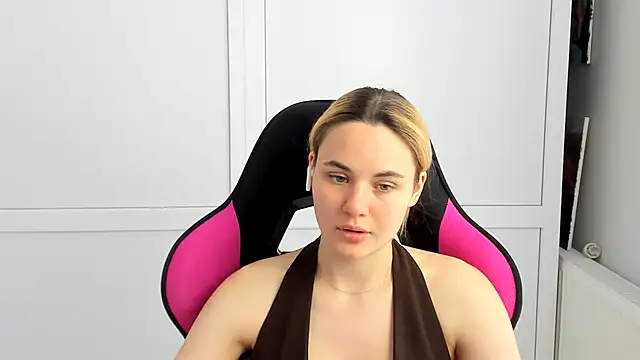Snapshot of Emma_starrs_ chatting on June 2026 12:40:01 PM Emma starrs online show from June 2026 12:40:01 PM