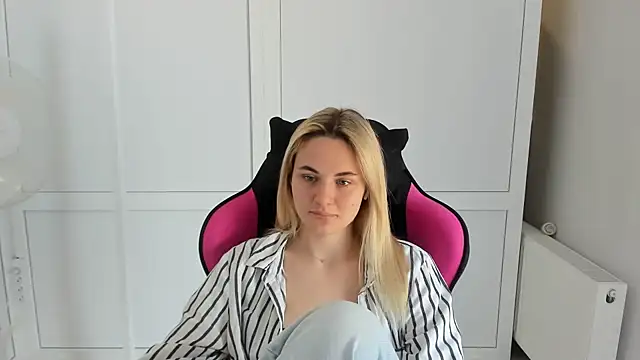 Snapshot of Emma_starrs_ chatting on July 2026 09:59:01 AM Emma starrs online show from July 2026 09:59:01 AM