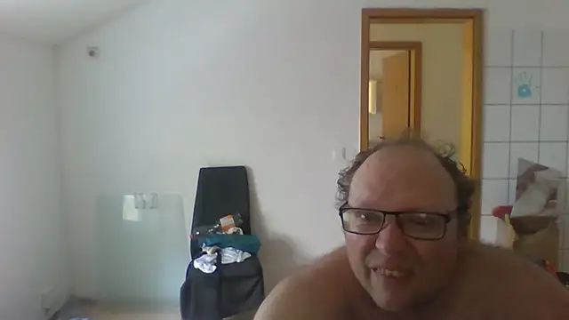 Snapshot of busman39 chatting on May 2026 09:14:01 AM busman39 online show from May 2026 09:14:01 AM
