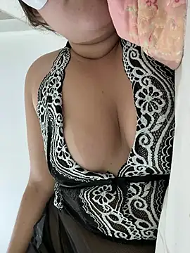 cherrybr01 online show from June 2026 11:13:01 AM