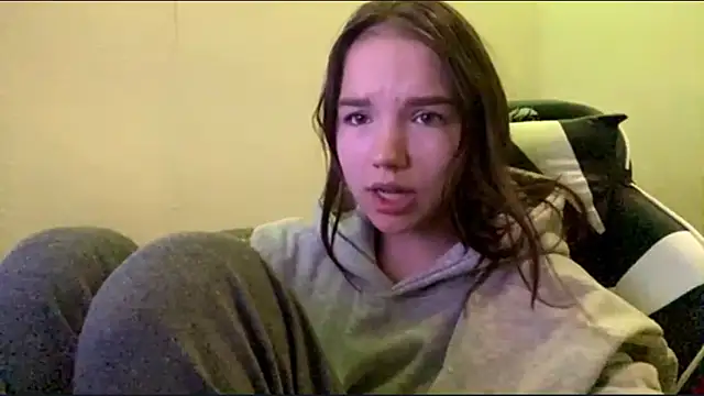 FewerCadre online show from May 2026 06:13:01 PM