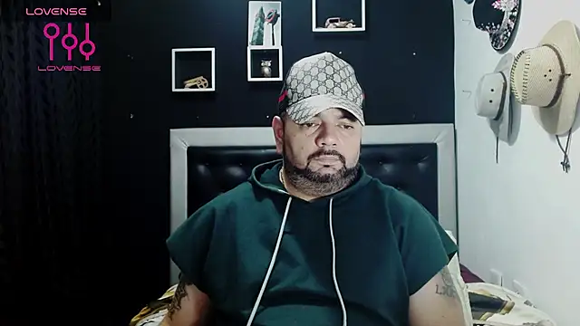 Snapshot of perverseveteranmanxxx chatting on December 2024 04:54:02 AM perverseveteranmanxxx online show from December 2024 04:54:02 AM