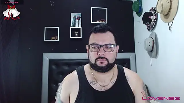 Snapshot of perverseveteranmanxxx chatting on December 2024 03:55:01 PM perverseveteranmanxxx online show from December 2024 03:55:01 PM