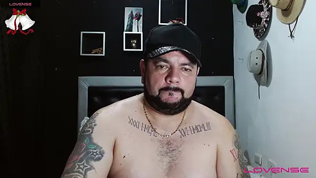 Snapshot of perverseveteranmanxxx chatting on December 2024 03:20:01 AM perverseveteranmanxxx online show from December 2024 03:20:01 AM