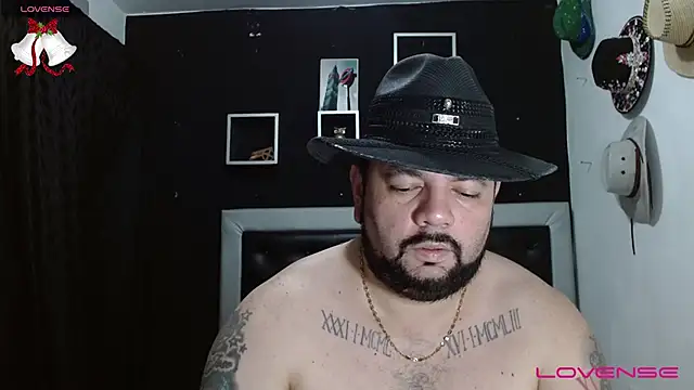 Snapshot of perverseveteranmanxxx chatting on December 2024 11:05:02 PM perverseveteranmanxxx online show from December 2024 11:05:02 PM