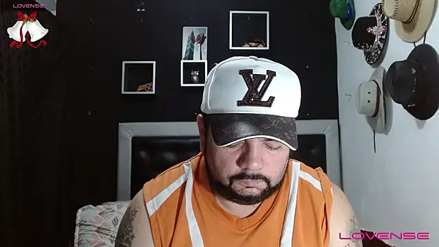 Snapshot of perverseveteranmanxxx chatting on December 2024 03:57:01 PM perverseveteranmanxxx online show from December 2024 03:57:01 PM