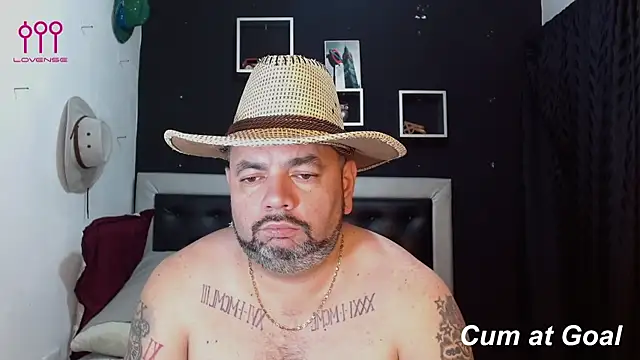 Snapshot of perverseveteranmanxxx chatting on January 2025 11:32:02 PM perverseveteranmanxxx online show from January 2025 11:32:02 PM