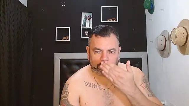 Snapshot of perverseveteranmanxxx chatting on January 2025 02:52:02 PM perverseveteranmanxxx online show from January 2025 02:52:02 PM