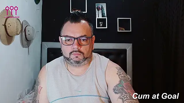 Snapshot of perverseveteranmanxxx chatting on January 2025 01:00:02 AM perverseveteranmanxxx online show from January 2025 01:00:02 AM