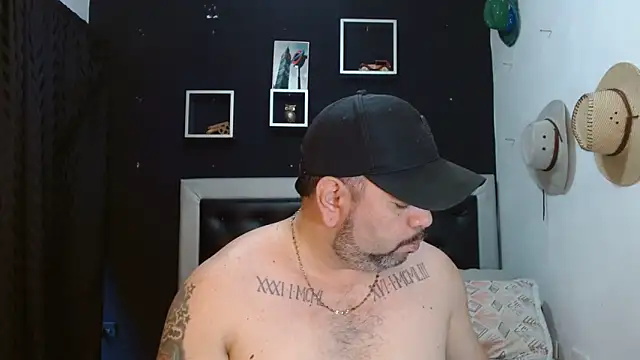 Snapshot of perverseveteranmanxxx chatting on January 2025 06:25:01 PM perverseveteranmanxxx online show from January 2025 06:25:01 PM